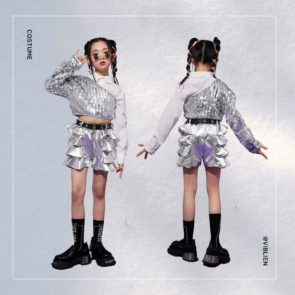 クールに輝く、個性派ステージ衣装