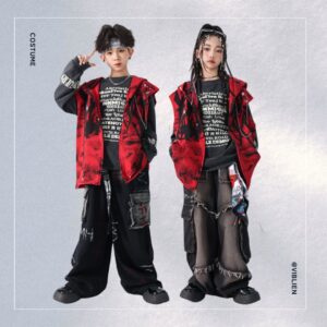 個性爆発！レッド×ブラックの最強ペアコーデ