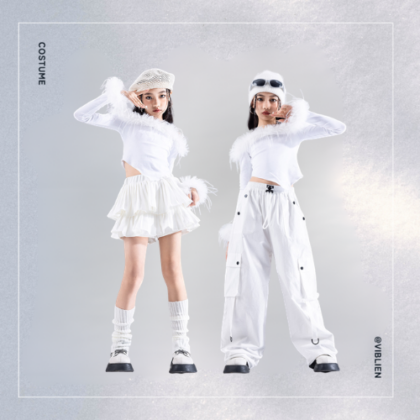 ホワイトフェザーガールズコーデ（スカート／ワイドパンツ）