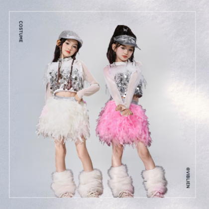 フラッフィーフェザー × シルバーグリッターコーデ