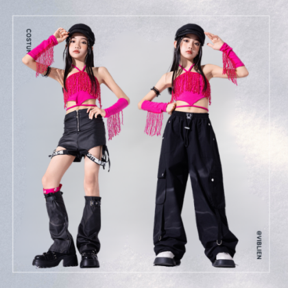 ホットピンク × ブラック ストリートフリンジコーデ