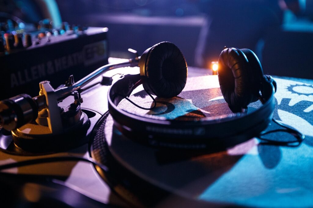 headphones, turntable, dj, audio, sound, music, electronic dance music, dance music, club, headphones, headphones, dj, music, music, music, dance music, club, club, club, club, club